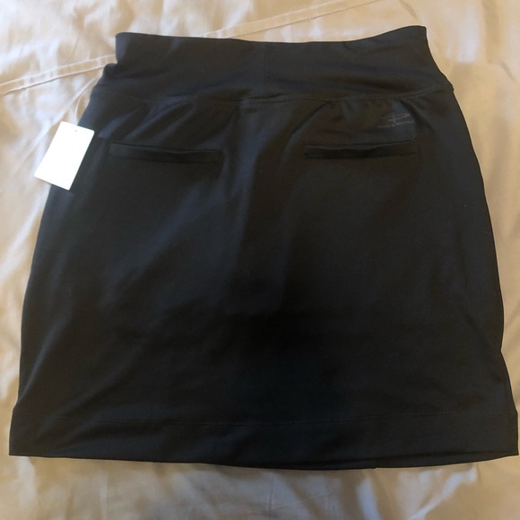 Black Page & Tuttle Women's Knit Pull-On Skort Casual Skort - Picture 2 of 8